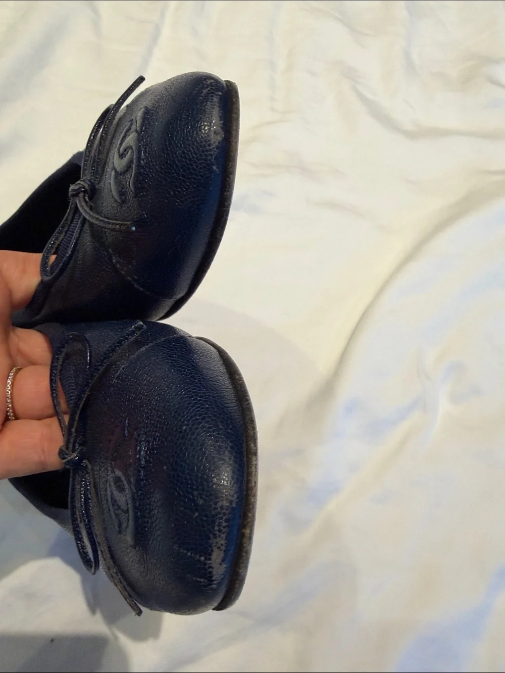 CHANEL Navy Leather CC Logo Ballet Flats